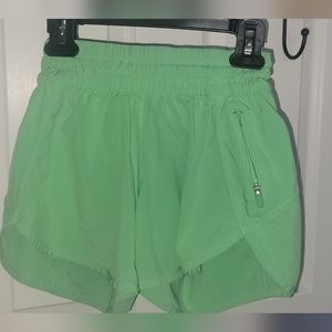 GUC Lululemon tracker short V Sz 4